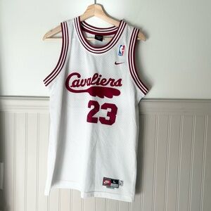 Vintage Nike NBA Cavaliers LeBron James 23 Jersey White Large Throwback